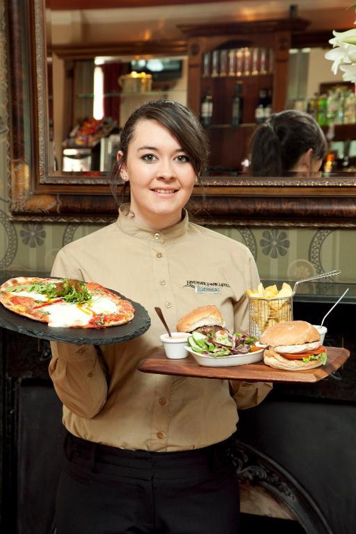 Riverside Park Hotel Macroom Buitenkant foto