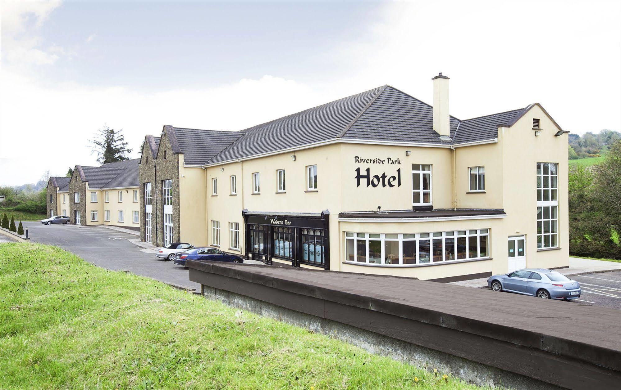 Riverside Park Hotel Macroom Buitenkant foto