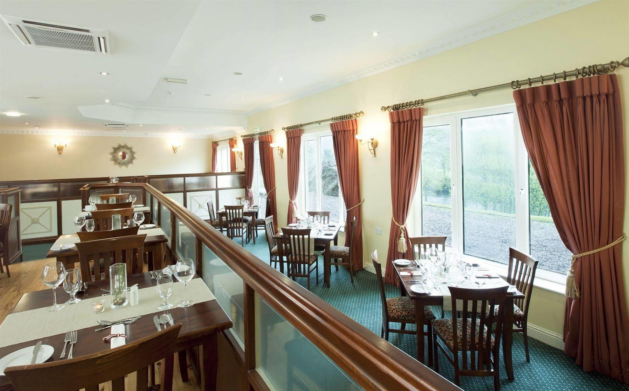 Riverside Park Hotel Macroom Buitenkant foto
