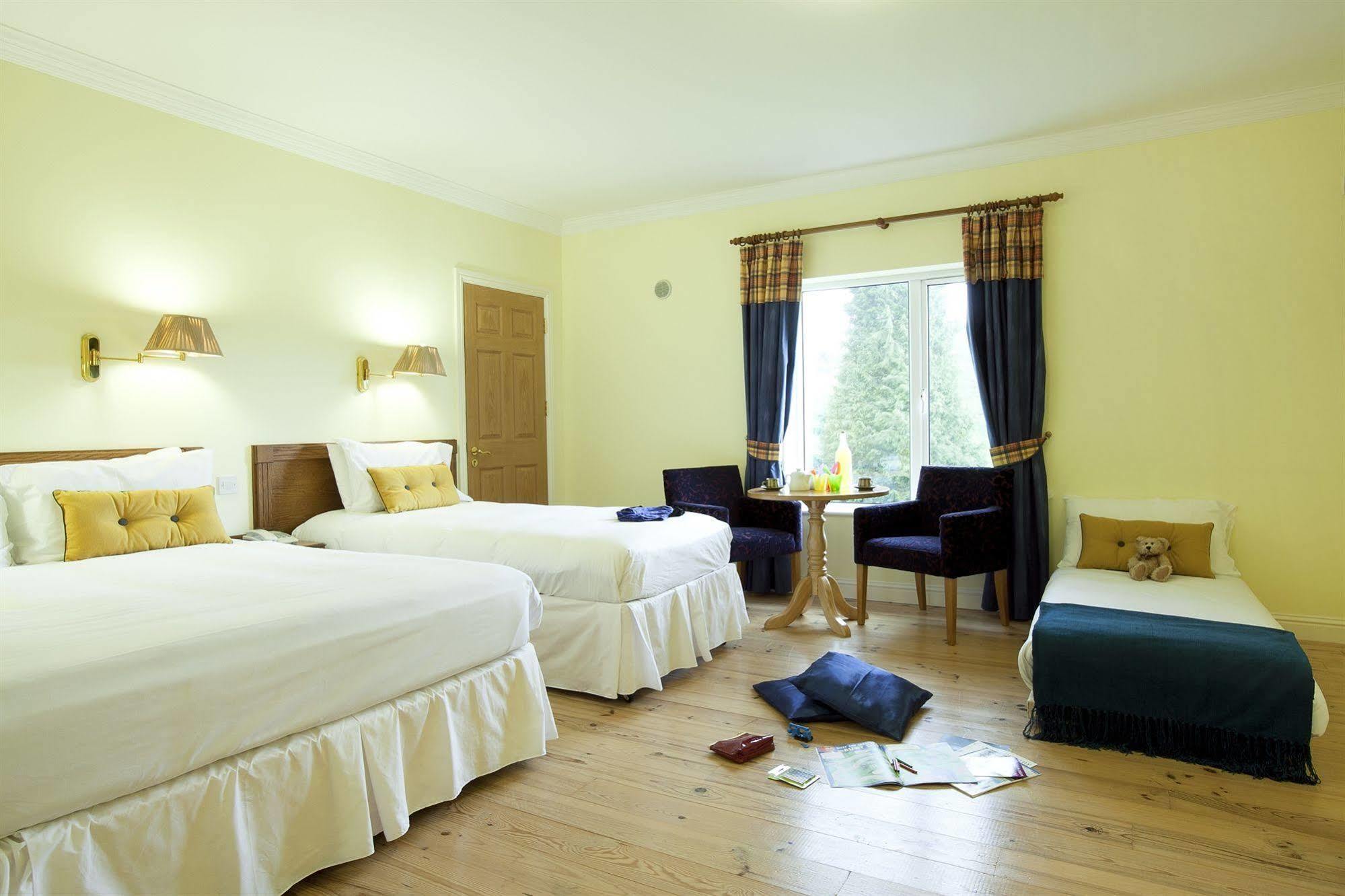 Riverside Park Hotel Macroom Buitenkant foto