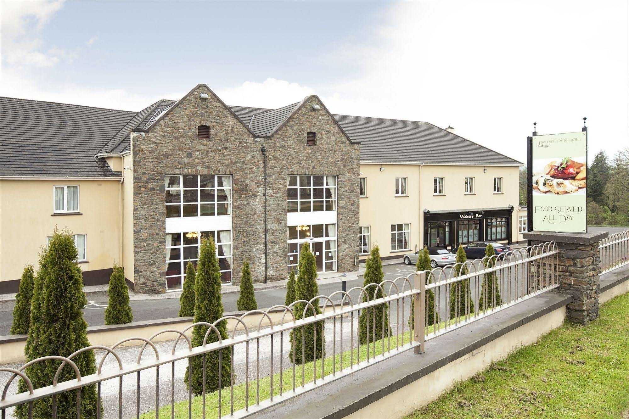 Riverside Park Hotel Macroom Buitenkant foto