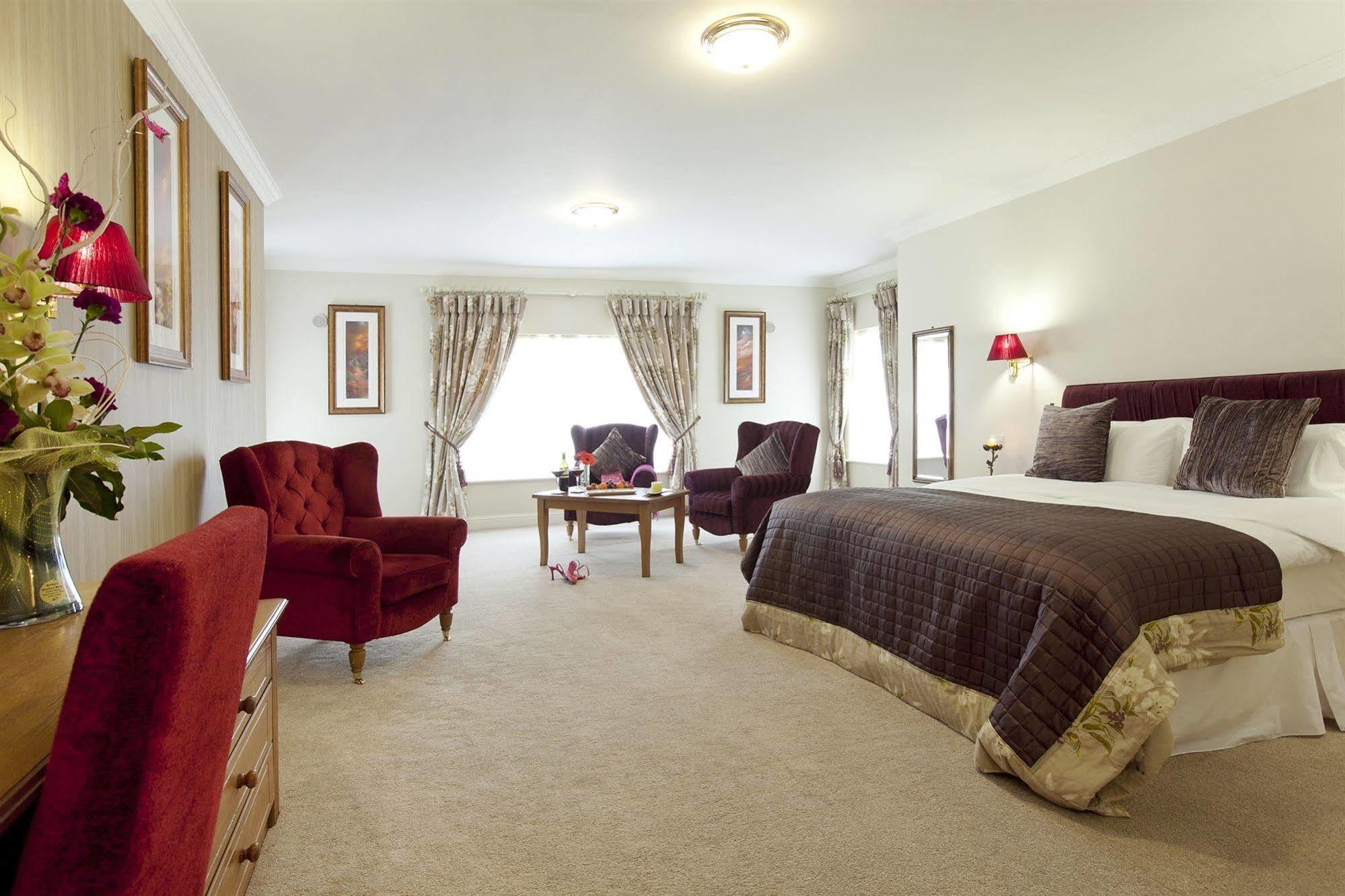 Riverside Park Hotel Macroom Buitenkant foto