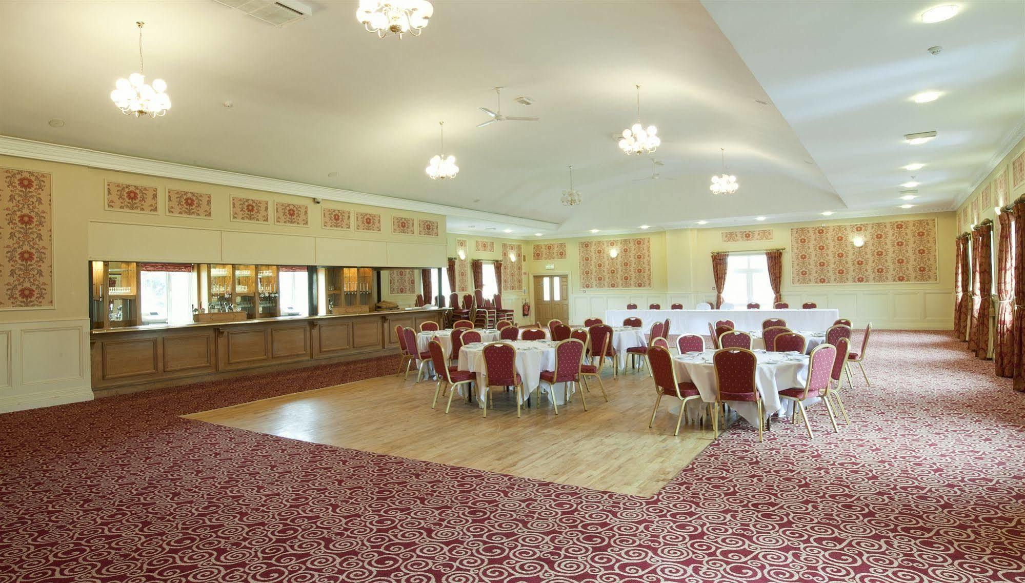 Riverside Park Hotel Macroom Buitenkant foto